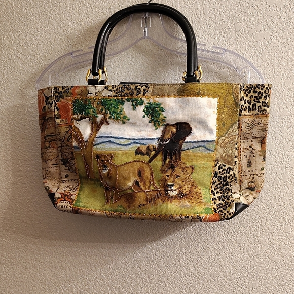 Safari Handbags - Wildlife Sahari Scene Novelty Tote Bag with Black Handles B45 X